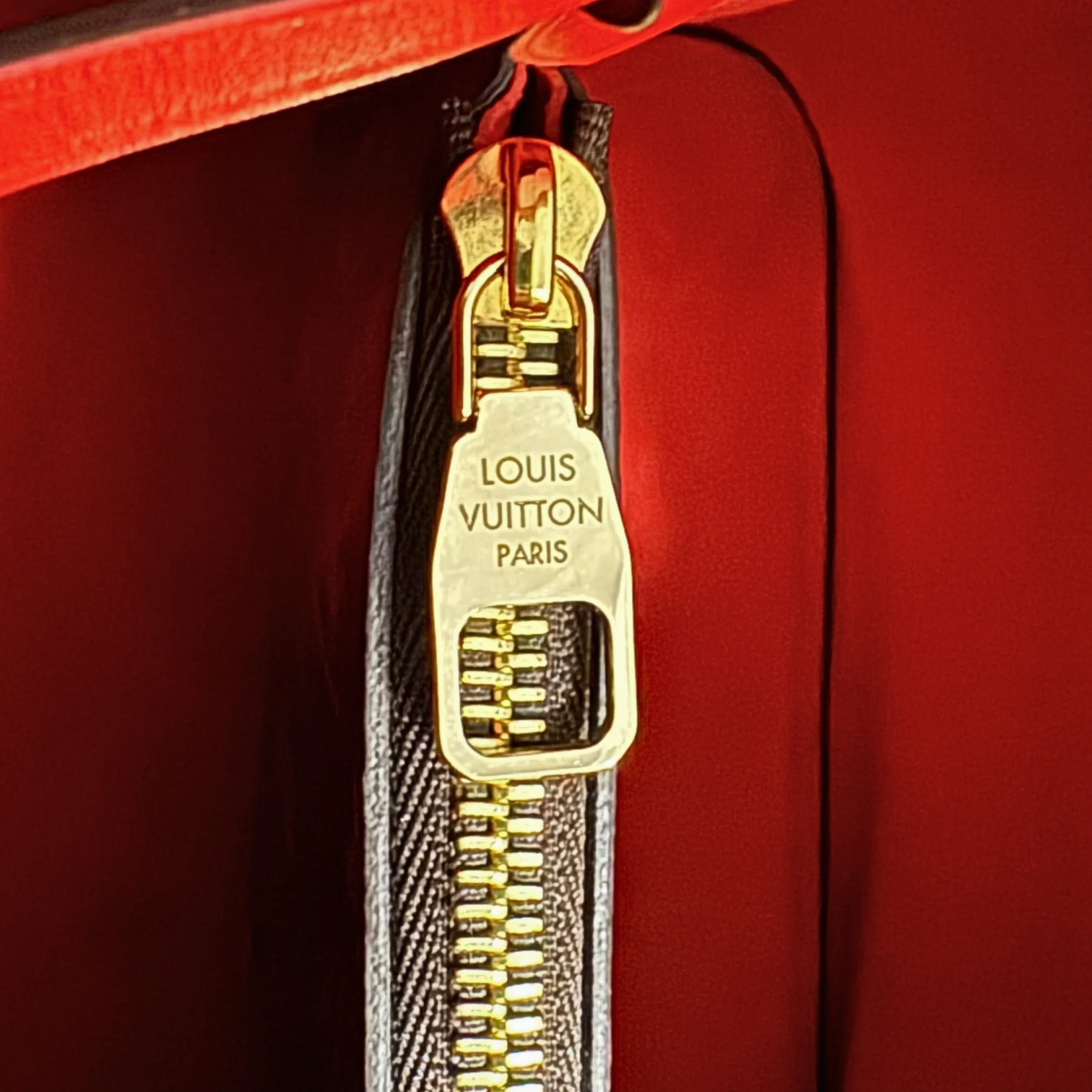 Louis Vuitton NeoNoe MM Monogram Shoulder Bag - Image 8
