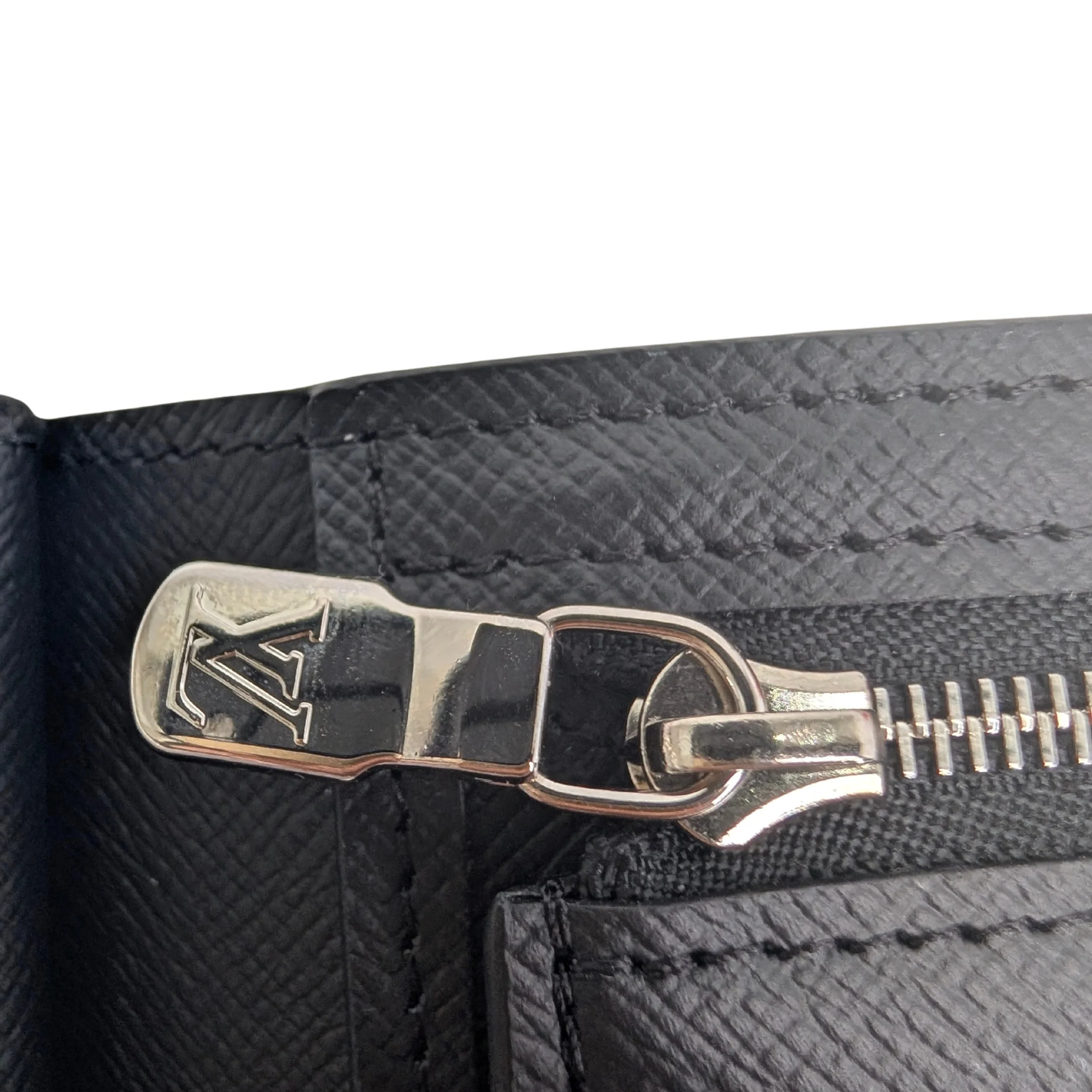 Louis Vuitton Bifold Men's Wallet Leather Black - Image 17