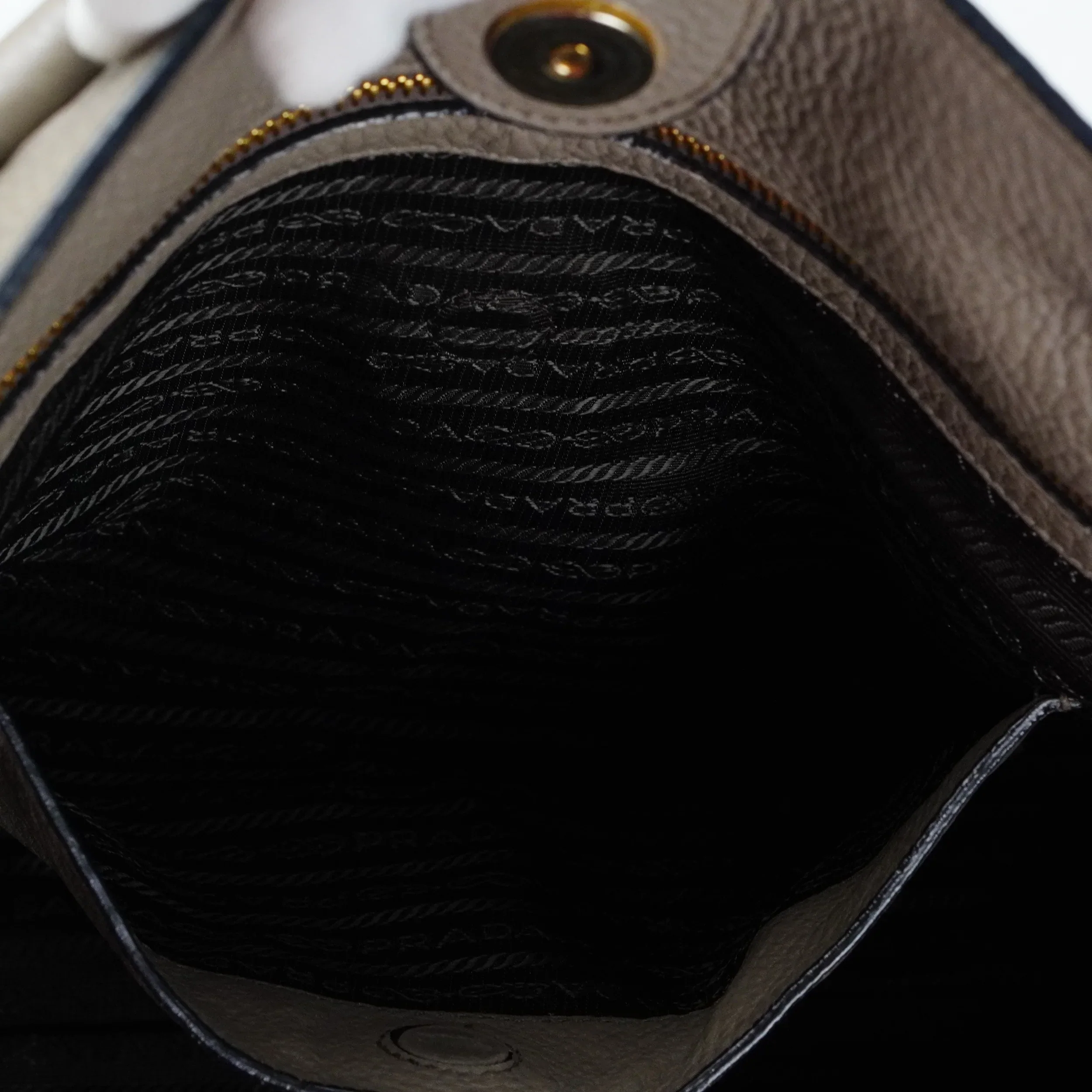 Prada Grey Vitello Daino Handbag - Image 8