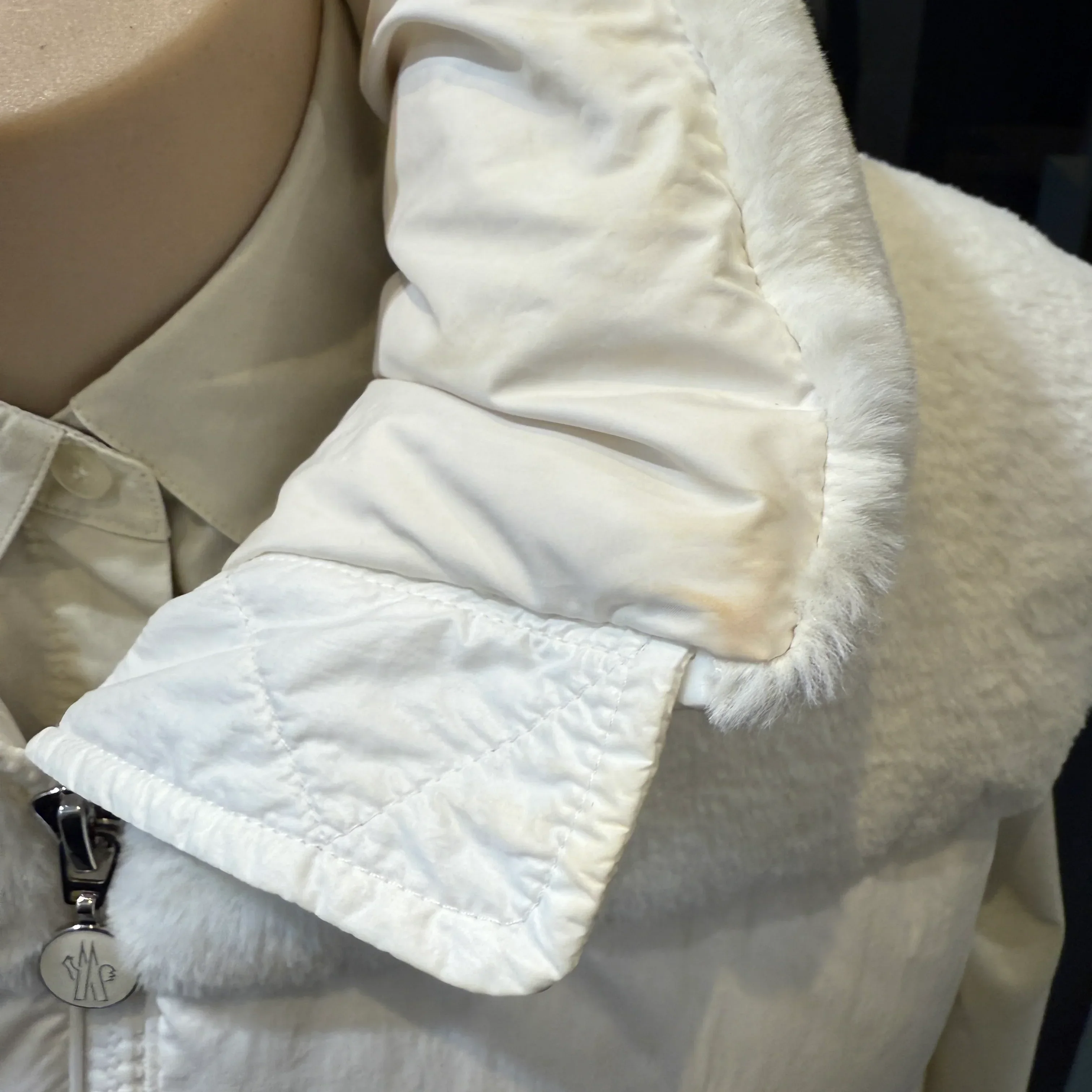 Moncler Lempa Gielt Puffer Vest Women's Size 0/ Small - Image 10