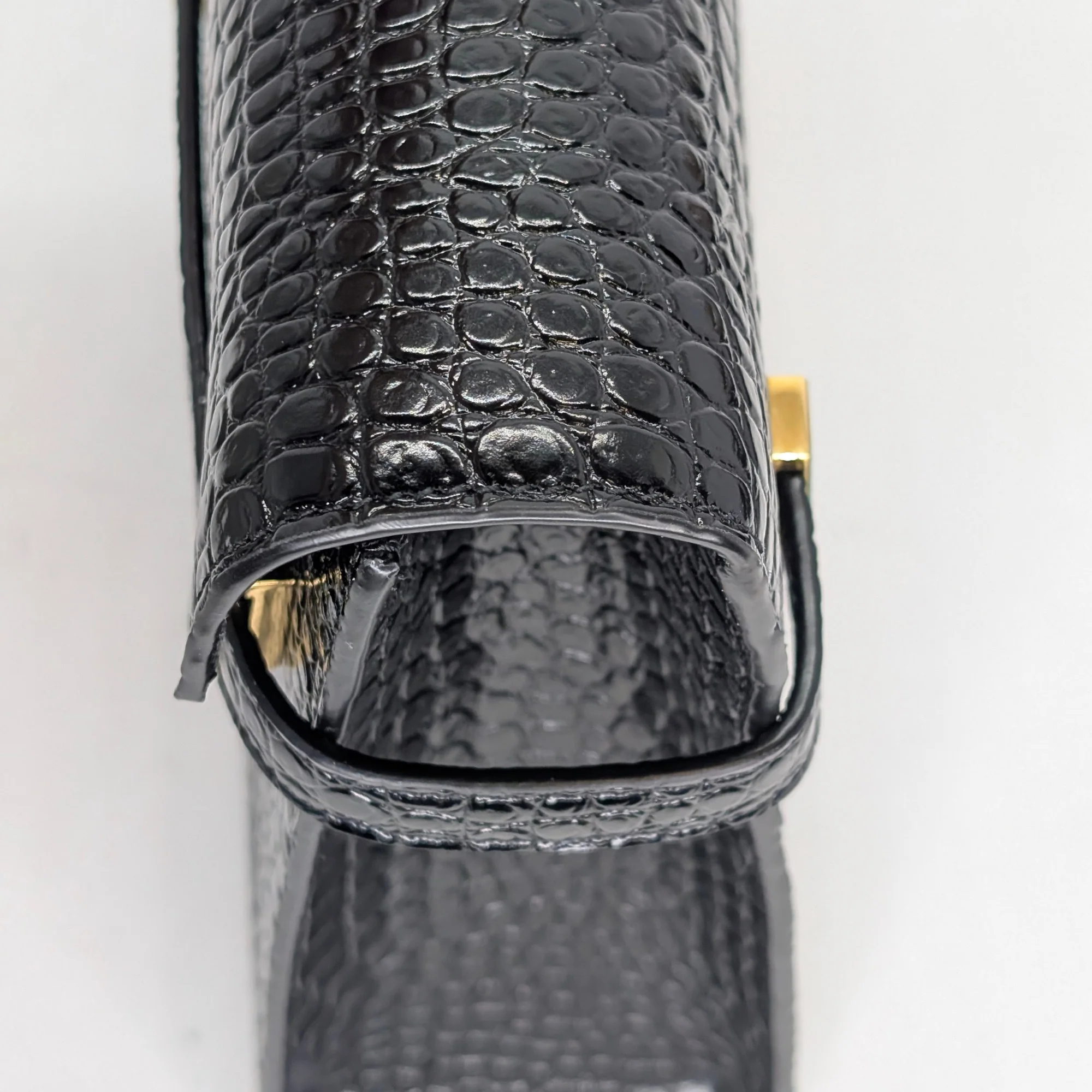 Yves Saint Laurent Manhattan Medium Crocodile Embossed Shoulder Bag - Image 14